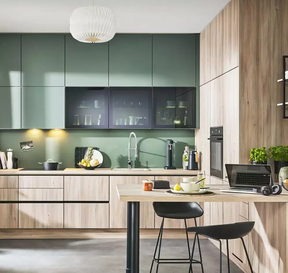 Pino Moderne L-Küche Holzoptik mit Tresen