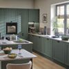Pino Landhaus Küche mit Halbinsel Verde
